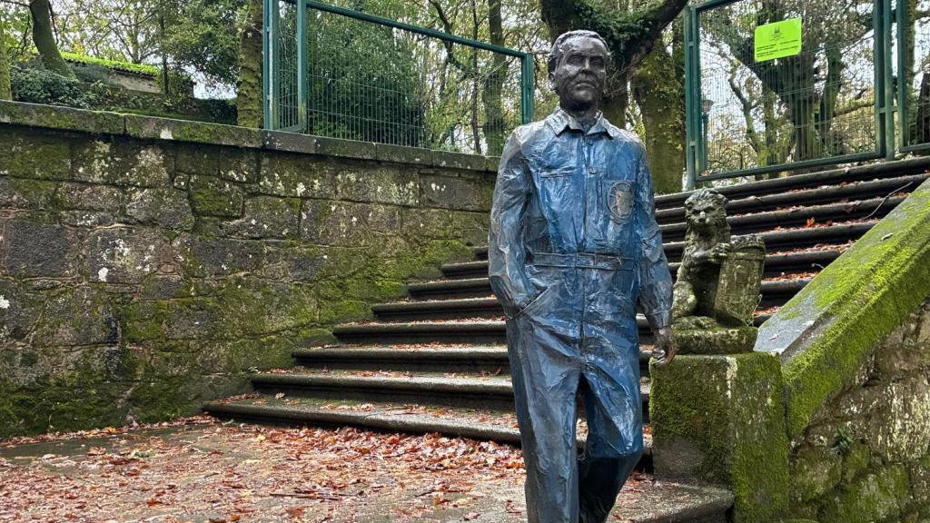 Escultura de García Lorca en la Alameda de Santiago