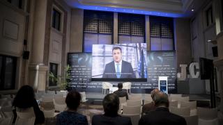 Apostolos Tzitzikostas, comisario de Transporte Sostenible y Turismo de la Comisión Europea, durante su intervención en la apertura de la tercera jornada del II Observatorio de la Energía 'Competir y descarbonizar: la nueva ecuación energética en España'.