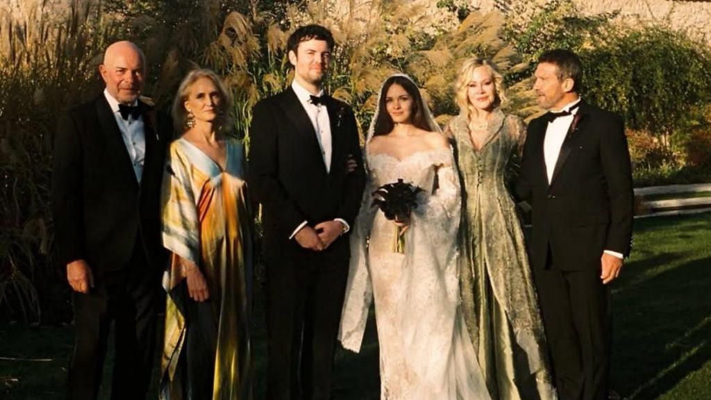Stella del Carmen, con sus padres y suegros, en su boda con Alex Gruszynski.