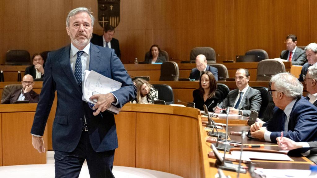 Jorge Azcón, en el Pleno de las Cortes de Aragón