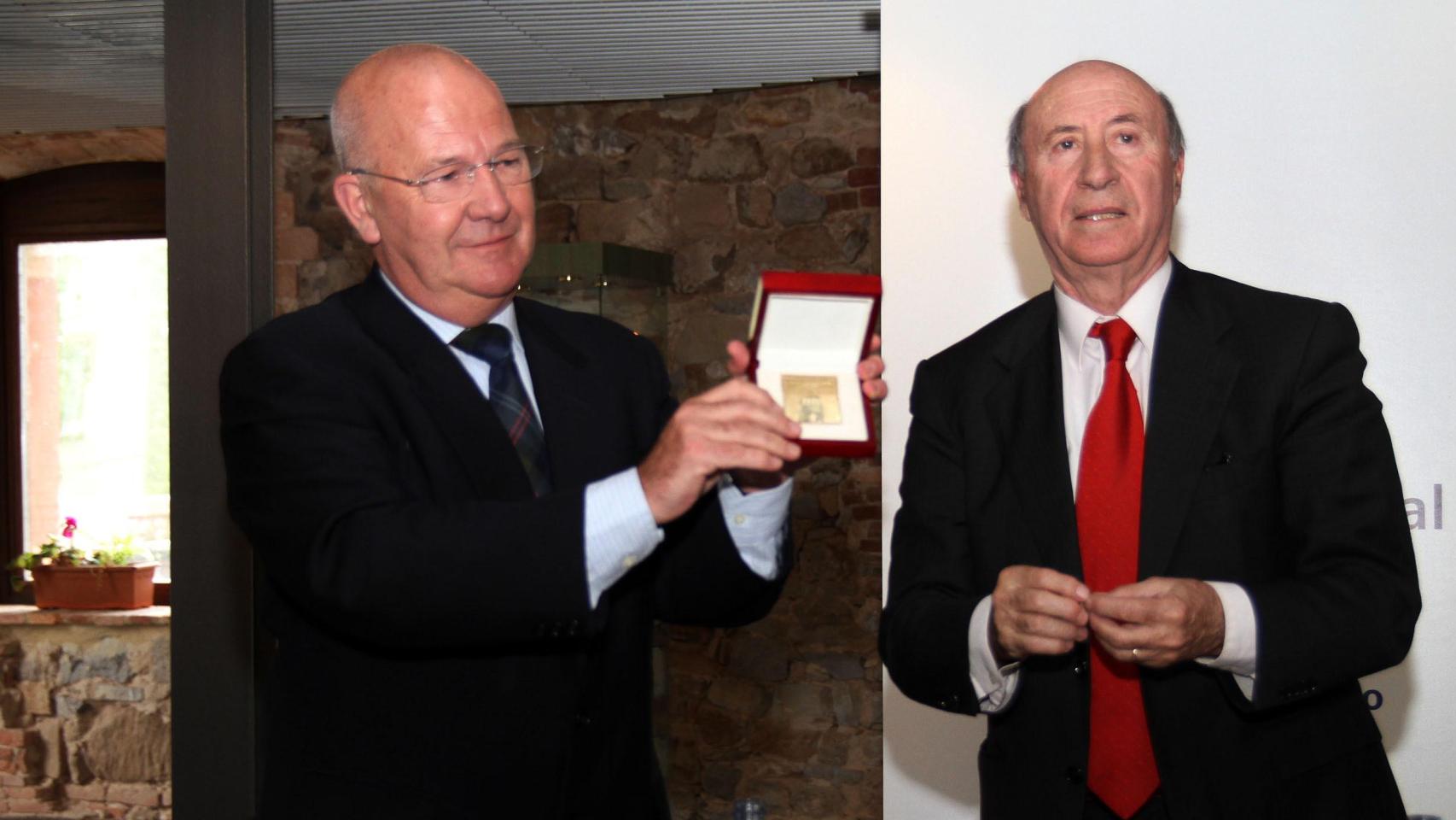 Sebastián Battaner recibiendo la Medalla de Oro de la Fundación Santa María la Real en 2010
