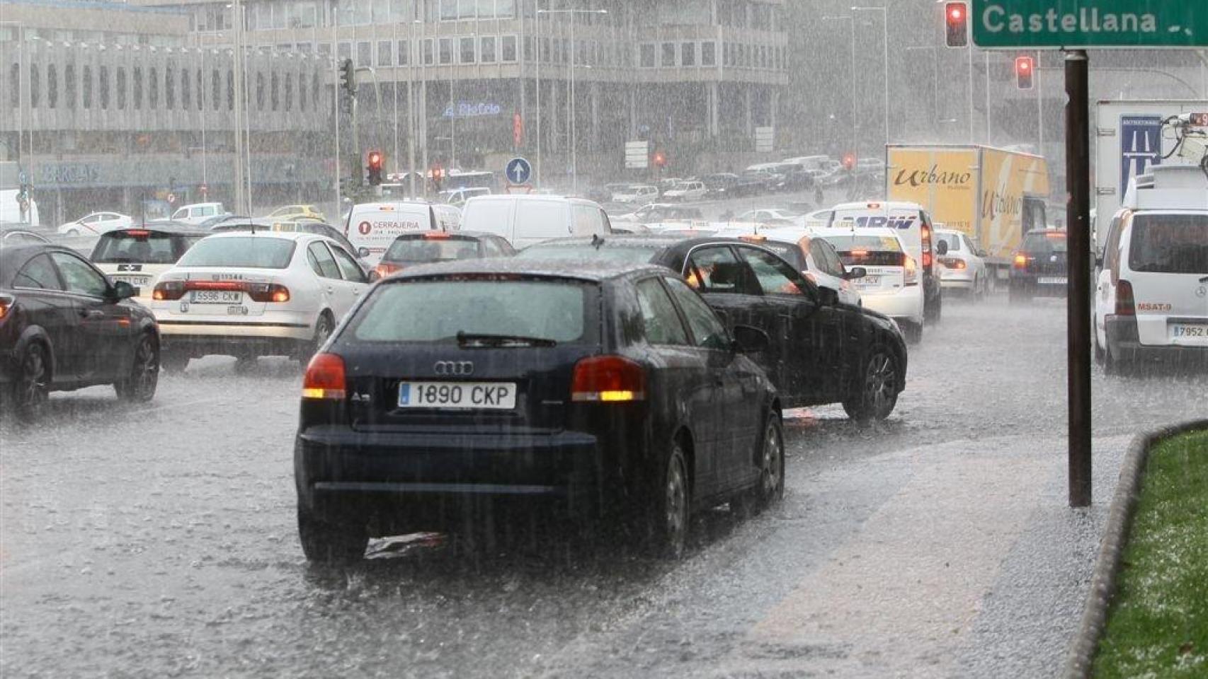 Un atasco en Madrid provocado por la lluvia.