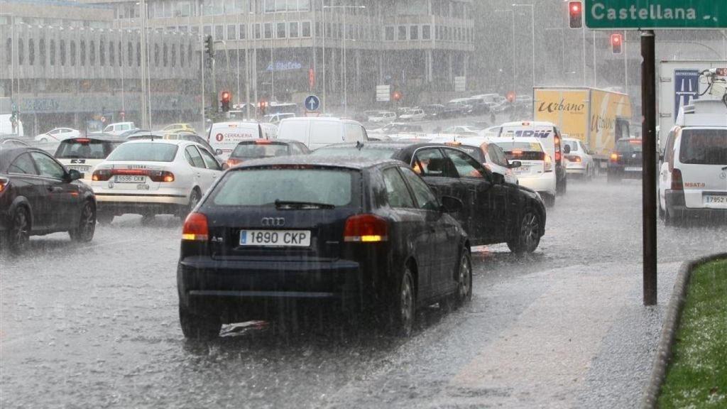 Un atasco en Madrid provocado por la lluvia.