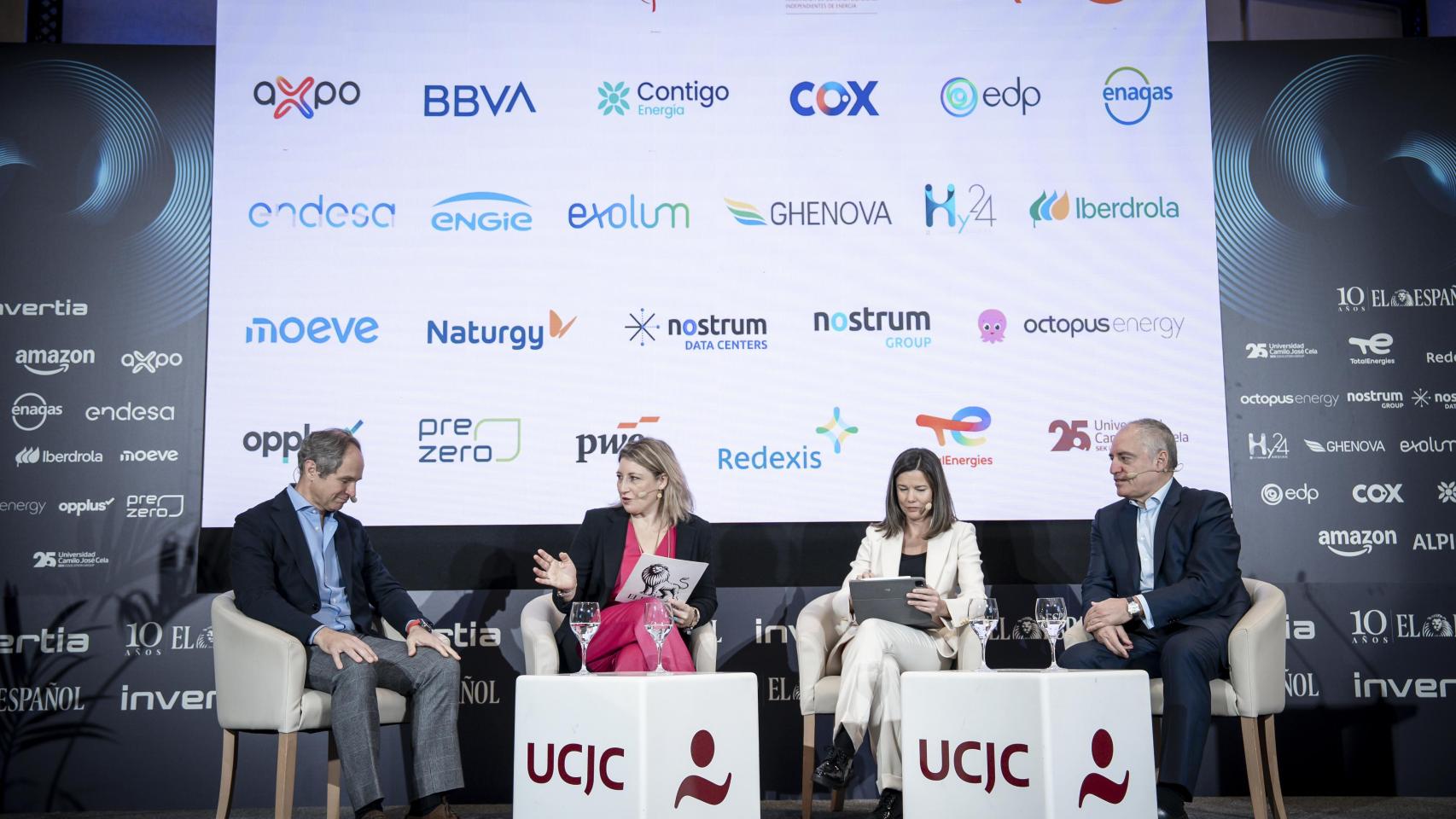 Antonio Canseco (director del Área Global de GNL y gas de Axpo Iberia); María Junco (directora general de Gestión Técnica del Sistema de Enagás) y Joaquín Coronado (experto energético y presidente de Build to Zero)