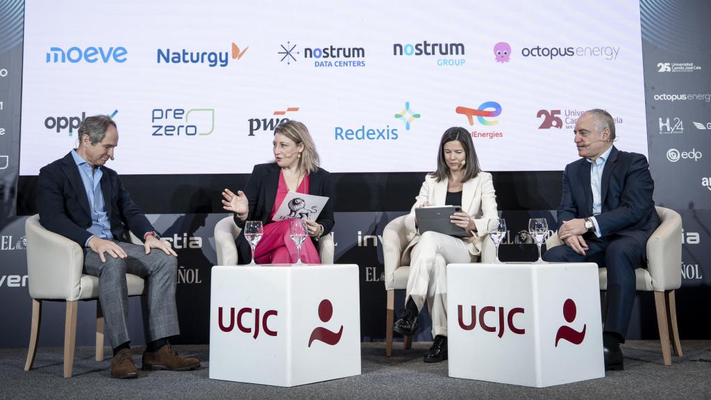 Antonio Canseco (director del Área Global de GNL y gas de Axpo Iberia); María Junco (directora general de Gestión Técnica del Sistema de Enagás) y Joaquín Coronado (experto energético y presidente de Build to Zero)