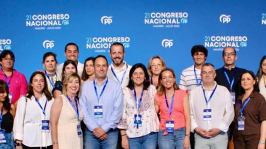 Fotomontaje con Alberto Núñez Feijóo y la nueva ejecutiva de José Martín-Buro en el PP de Cuenca.