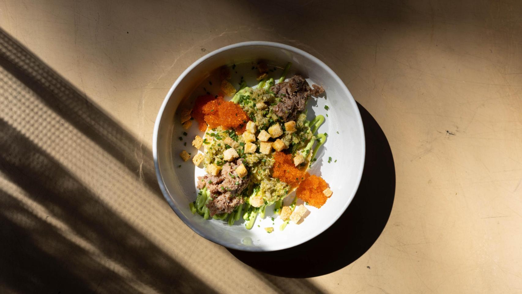 La ensaladilla del restaurante Somos Raro.