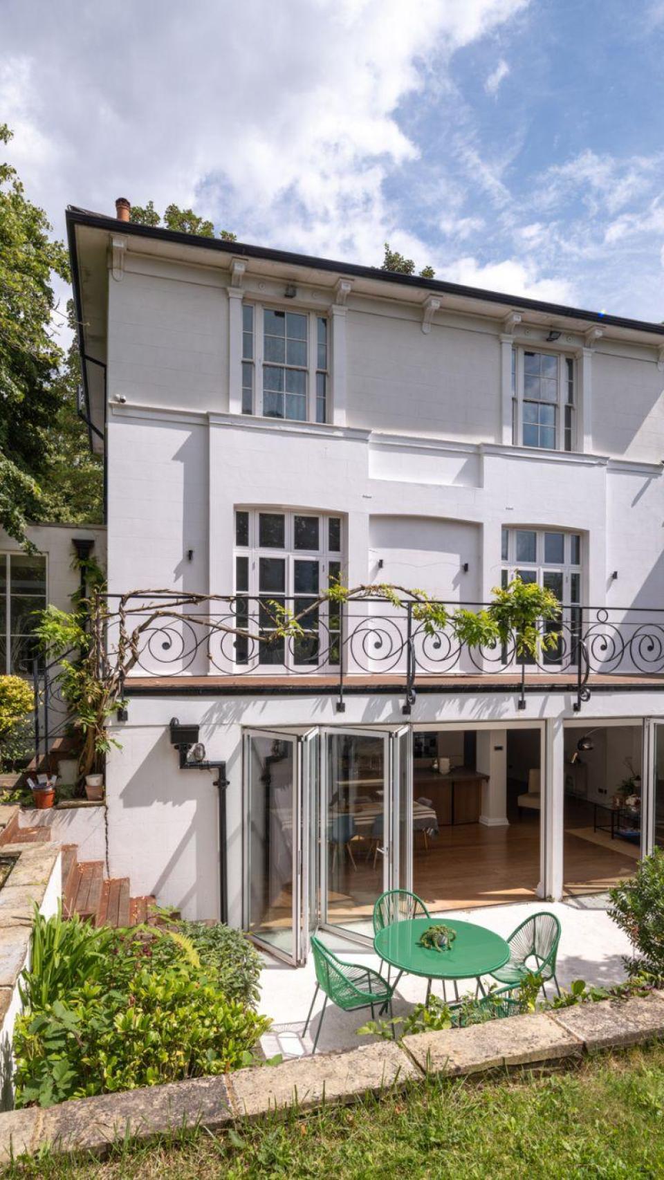 Kate Moss vivió en esta casa, en el exclusivo barrio londinense de St. John's Wood, desde 2002 hasta que la puso a la venta en 2012.