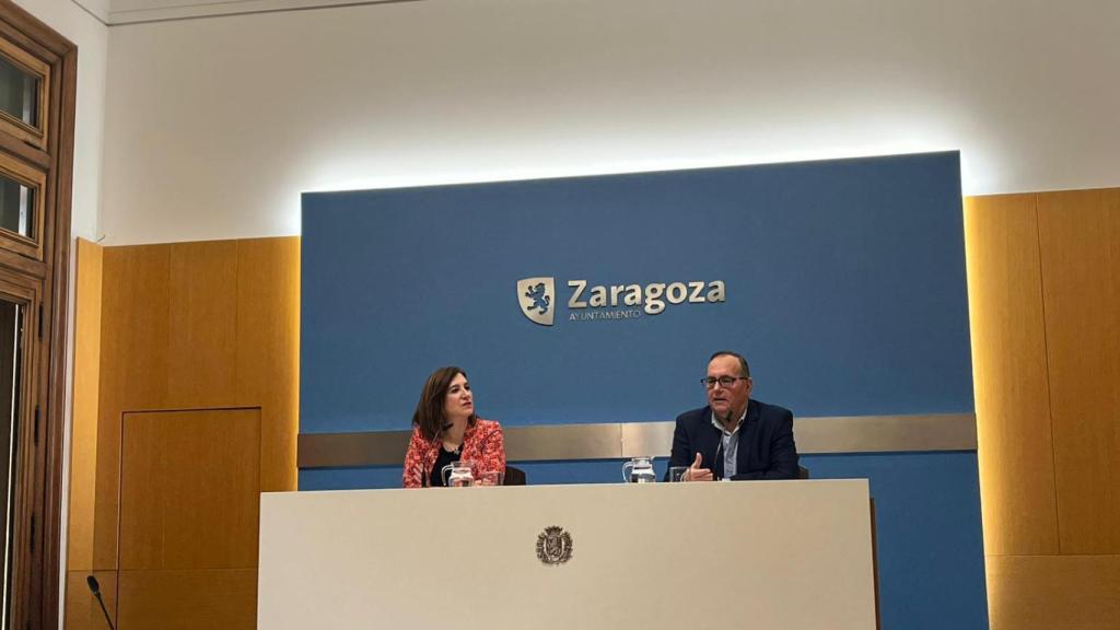 La concejala de Cultura, Educación y Turismo, Sara Fernández y el director del festival, José Luis Archelergues.