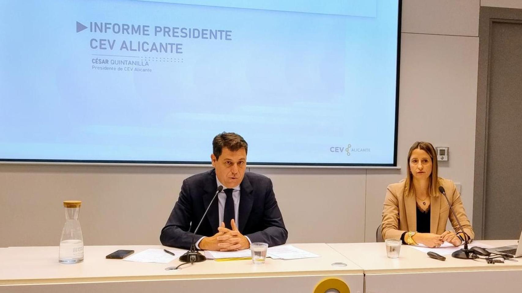 César Quintanilla en su primera junta directiva como presidente de CEV Alicante.