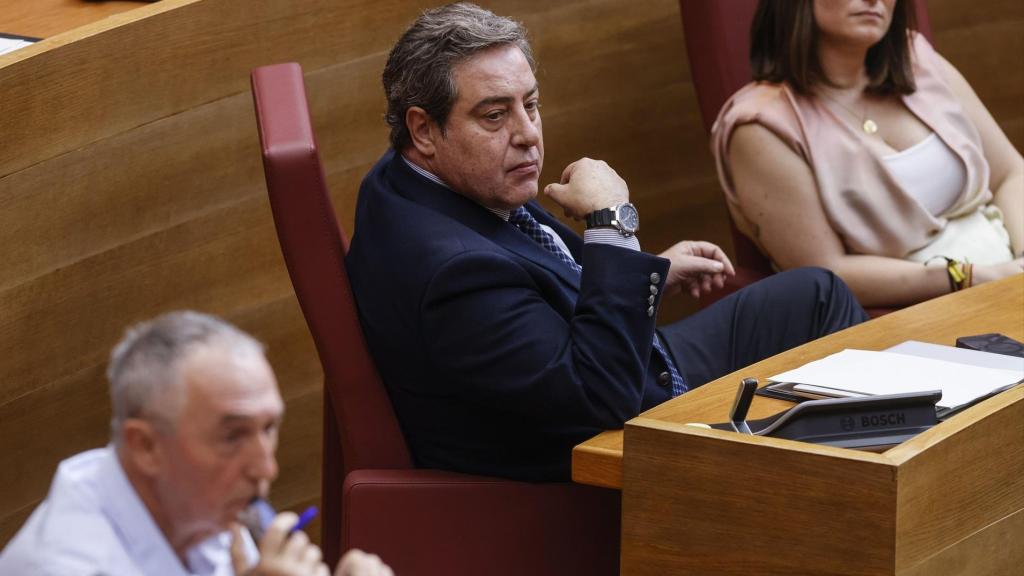 El portavoz de Vox en Les Corts, José María Llanos, durante una sesión de control al president de la Generalitat. Rober Solsona/Europa Press