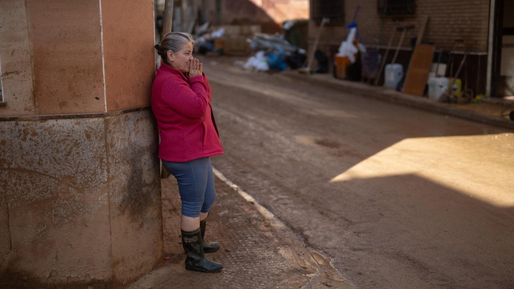 Imagen de una afectada por la dana en Catarroja (Valencia) en noviembre de 2024.