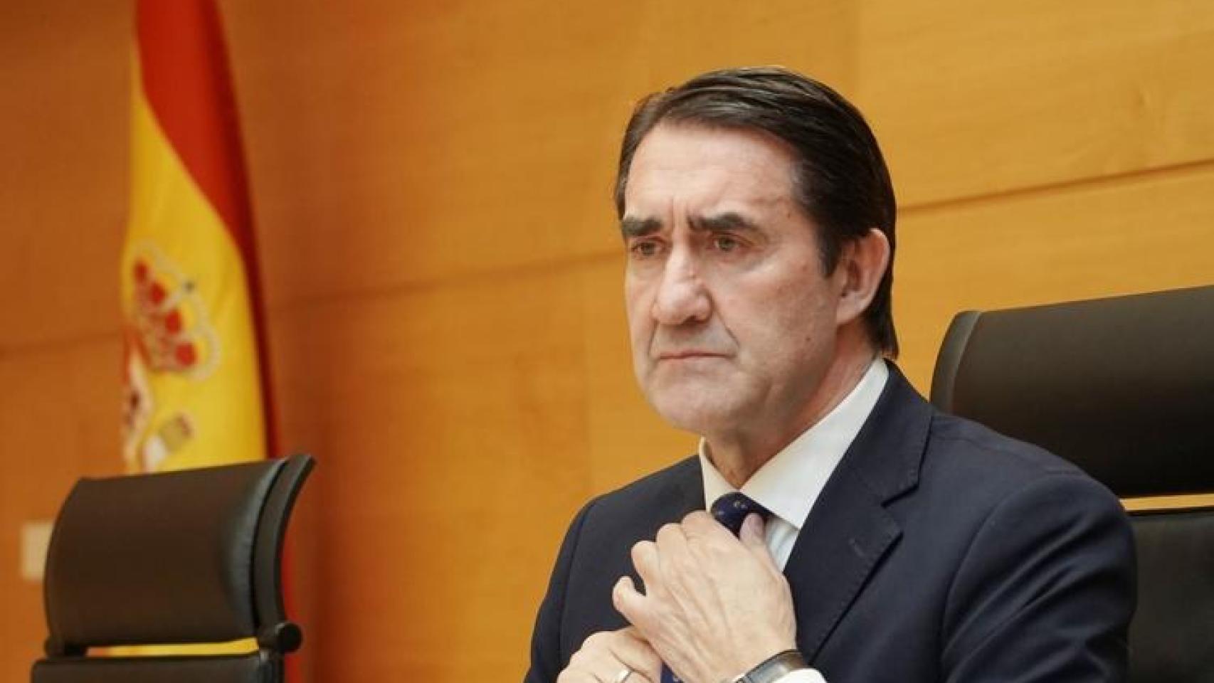 El consejero de Medio Ambiente, Vivienda y Ordenación del Territorio, Juan Carlos Suárez-Quiñones, comparece en las Cortes para informar sobre el proyecto de ley de Presupuestos Generales de la Comunidad para 2026, en lo relativo a su departamento.