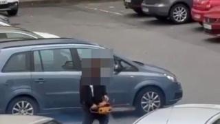 Un hombre amenaza a otro con una motosierra en Ferrol