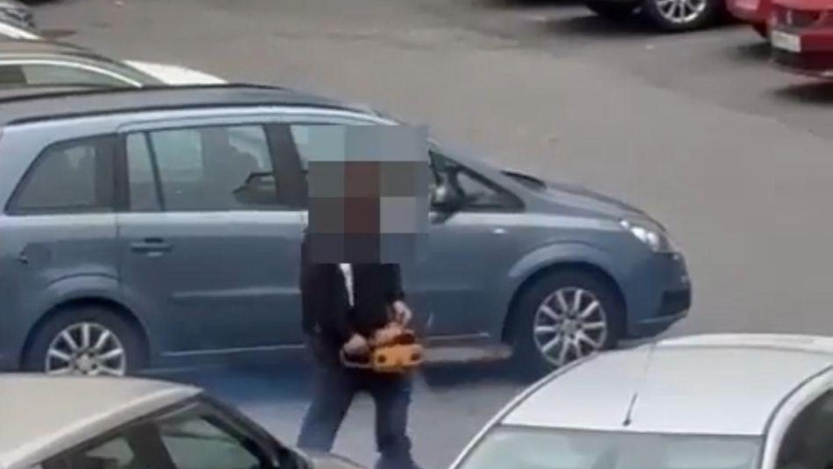 Un hombre amenaza a otro con una motosierra en Ferrol