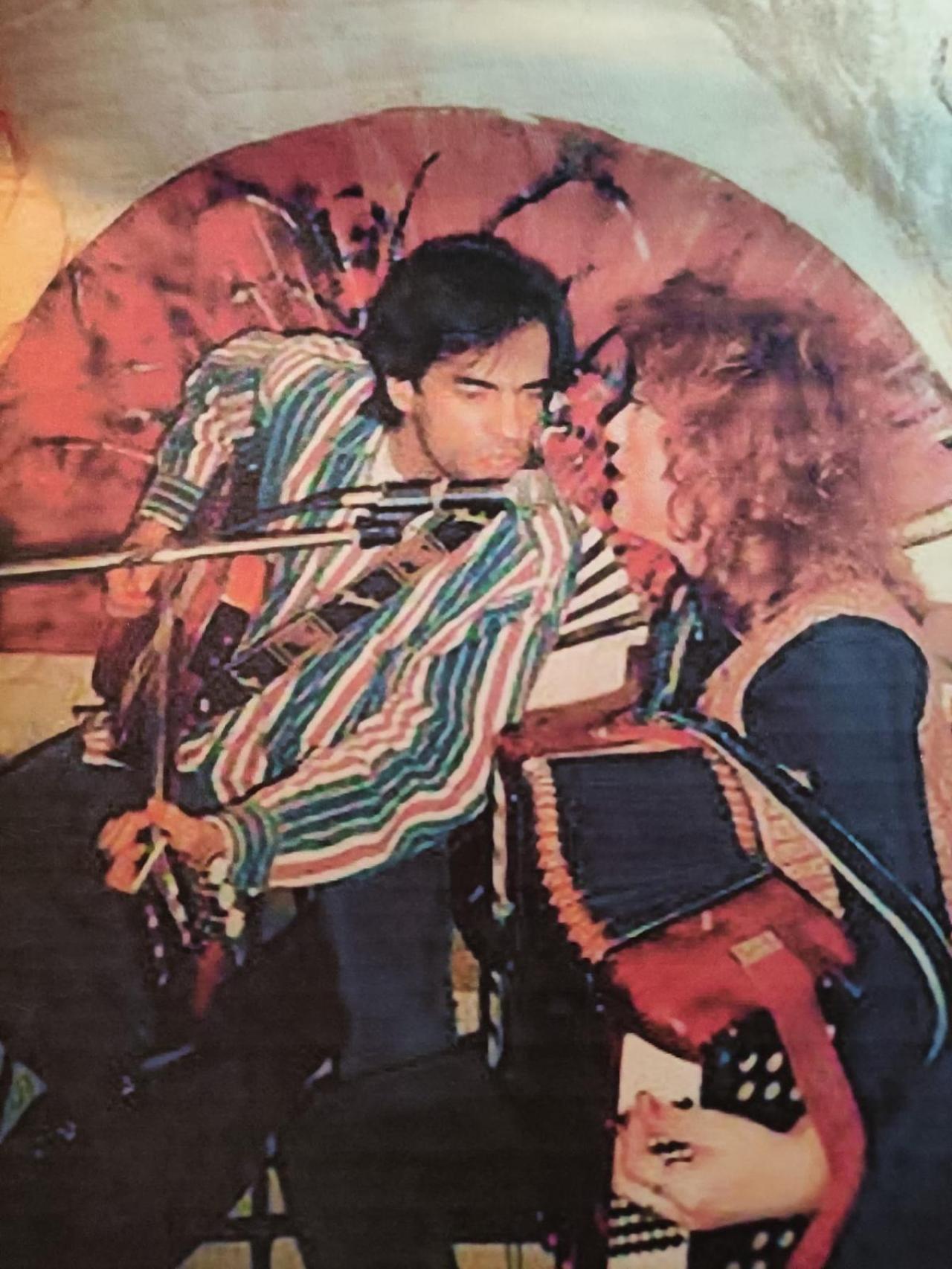 Los artistas Enrique Urquijo y Begoña Larrañaga, en El Rincón del Arte Nuevo, en una imagen de archivo.