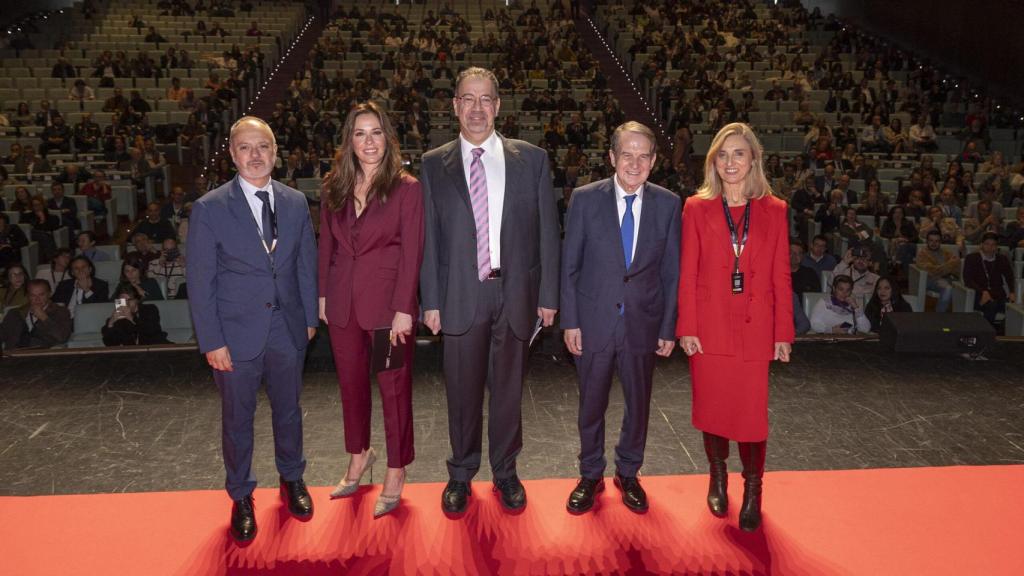 David Regades, Mamen Mendizábal, Daron Acemoglu, Abel Caballero y Amparo Alonso