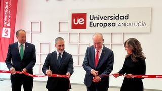El momento del corte de la cinta para inaugurar la Universidad Europea de Andalucía.