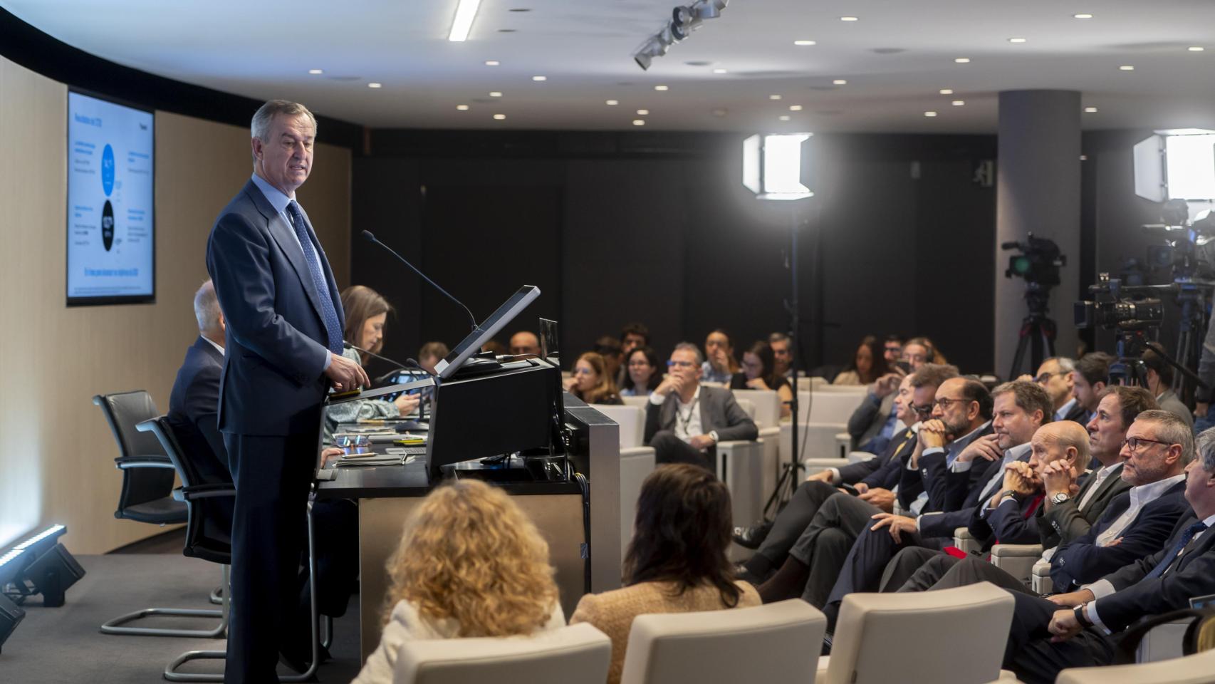El consejero delegado del Banco Sabadell, César González-Bueno, durante la presentación de resultados del tercer trimestre del año.