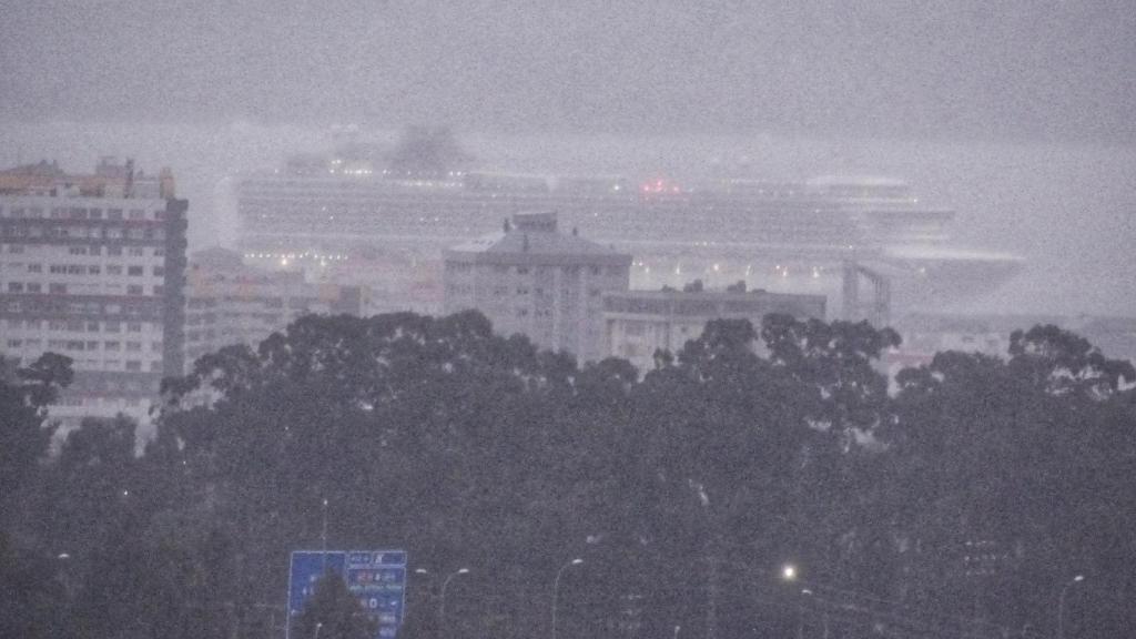 El crucero Ventura en el puerto de A Coruña