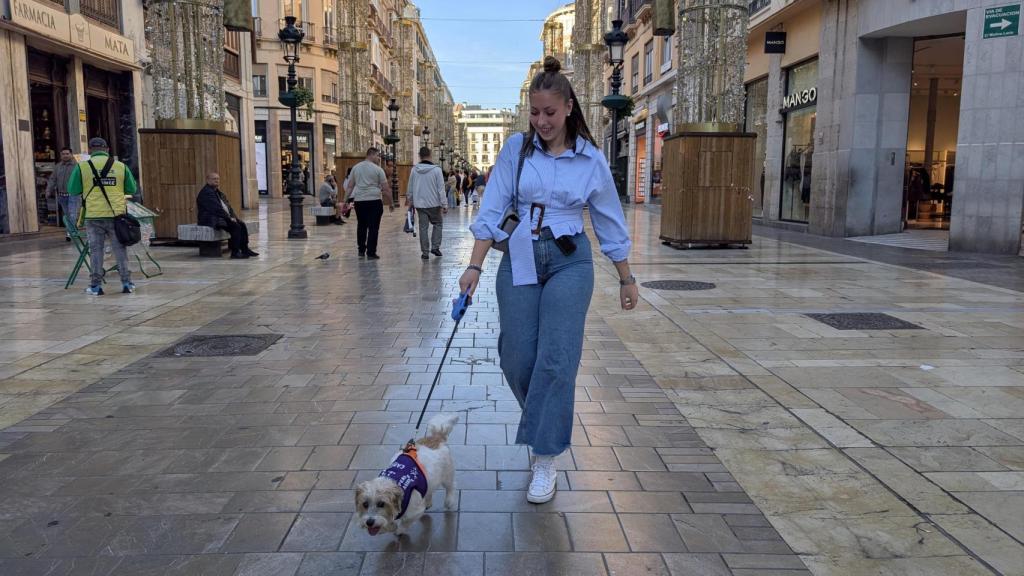Una imagen de Andrea e Ibi por calle Larios.