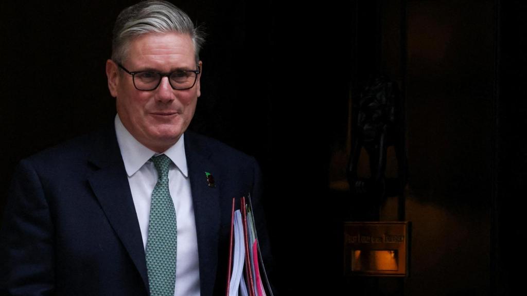 Keir Starmer abandona el número '10' de Downing Street.