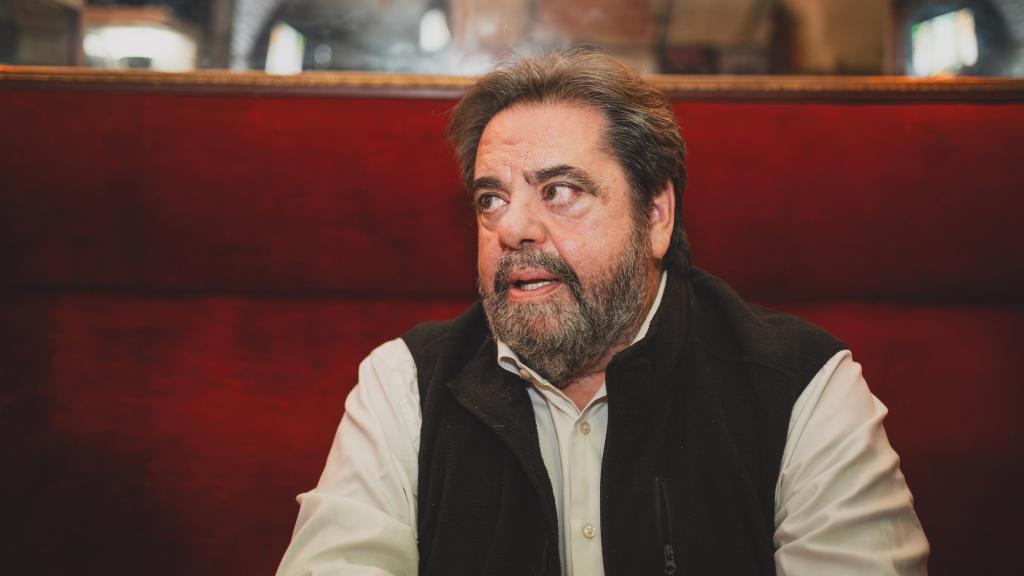 Juan Antonio Garvía, fundador de El Rincón del Arte Nuevo, durante su conversación con EL ESPAÑOL.