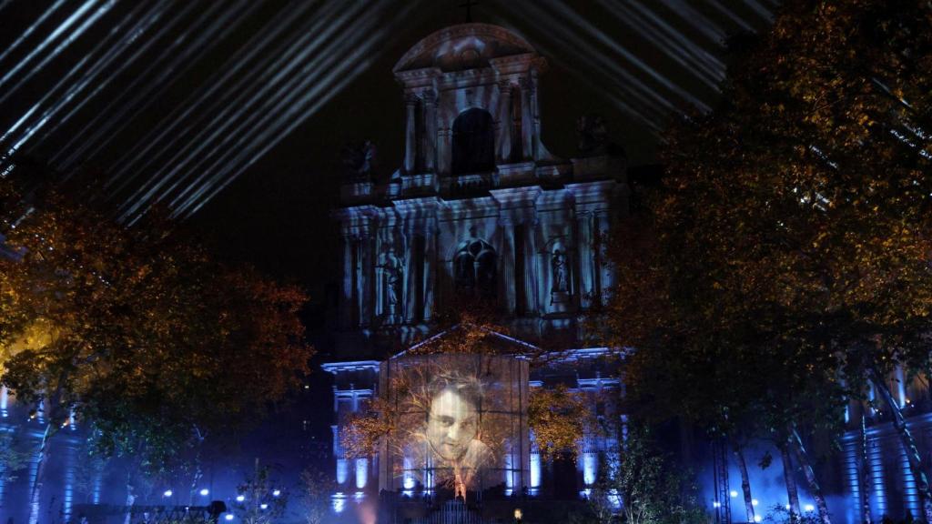 Homenaje en Francia a las 132 víctimas mortales de los atentados terroristas de Bataclán en su décimo aniversario.