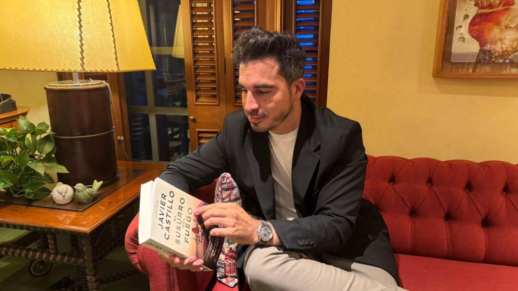 Javier Castillo con su nueva novela.