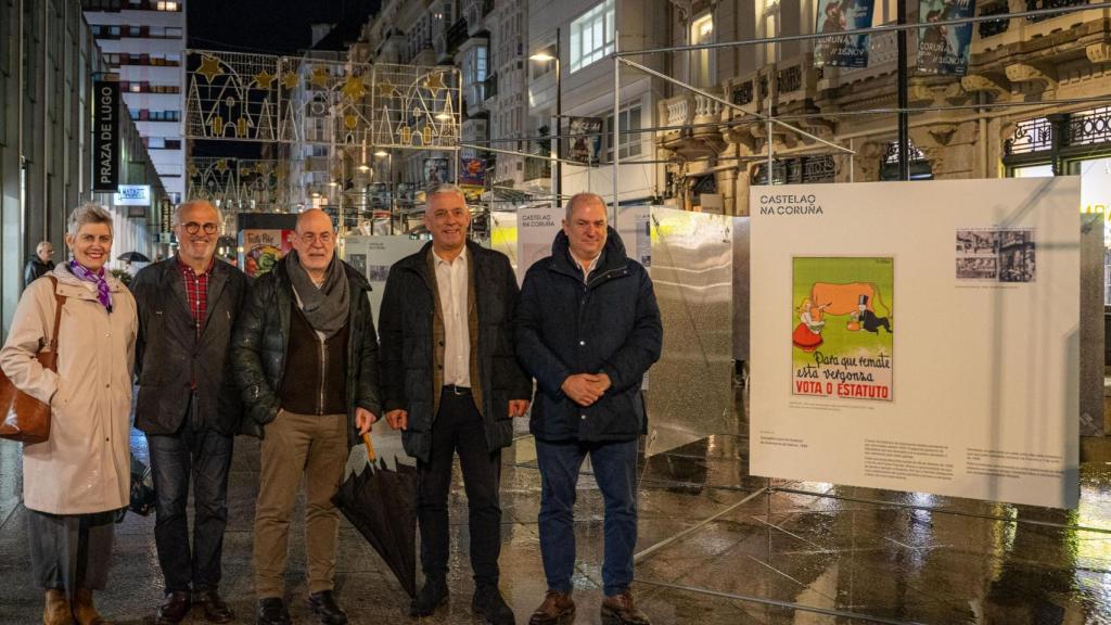 A Coruña inaugura en la plaza de Lugo una exposición urbana sobre la huella de Castelao en la ciudad