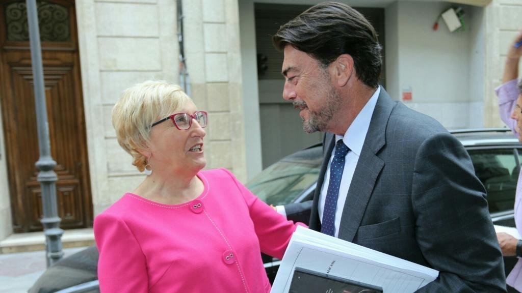 Ana Barceló y Luis Barcala, en un encuentro anterior a coincidir ambos en el Ayuntamiento.