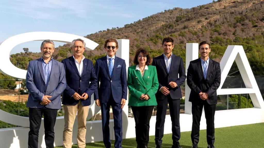 El encuentro de este jueves en la clínica Sha con los responsables de la Universidad de Alicante.