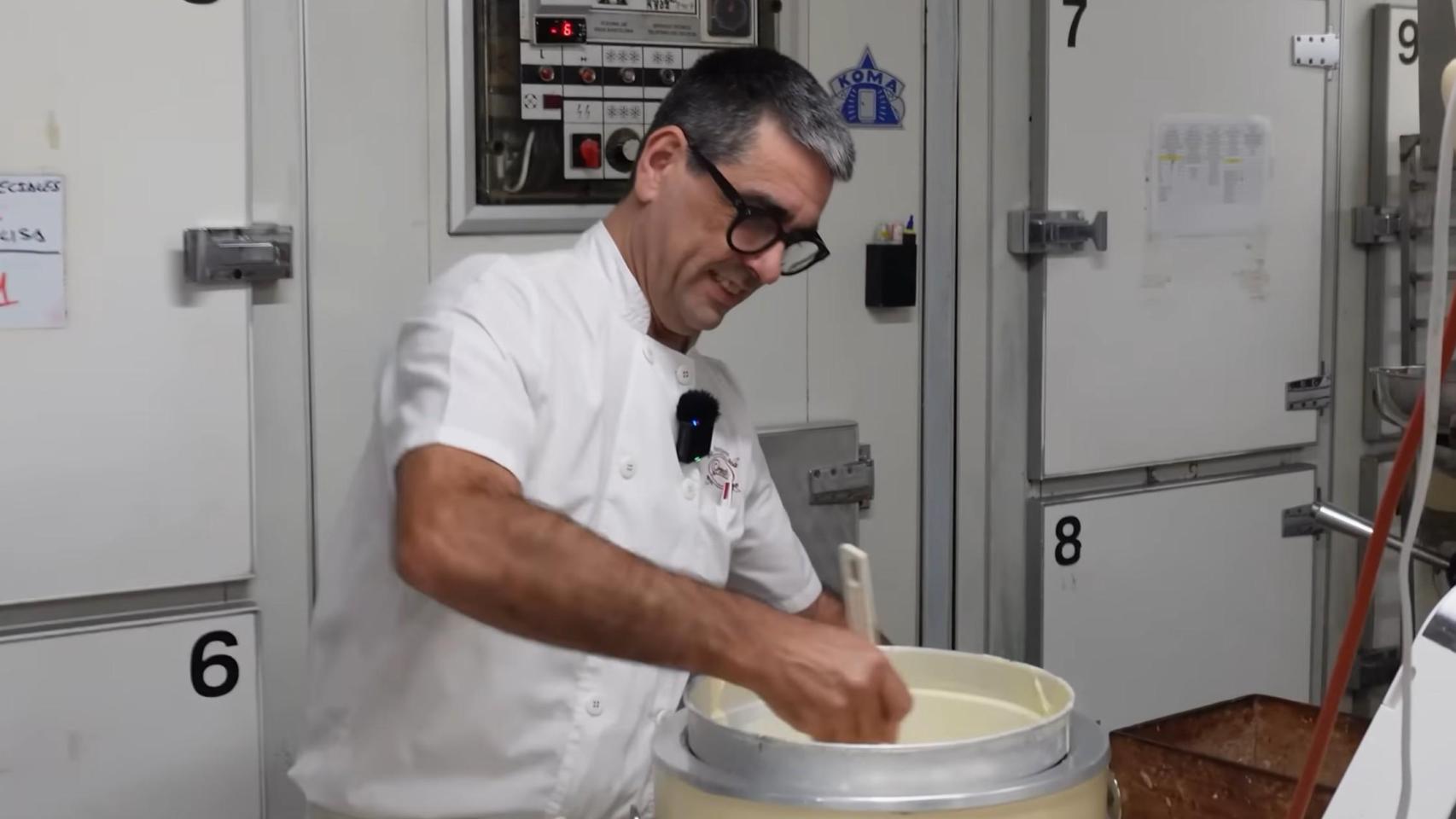 Matías, dueño de una pastelería en Mallorca