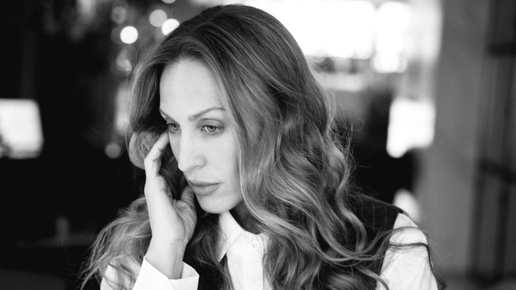 Imagen en blanco y negro de la artista.