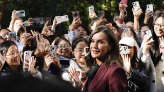 La Reina, a su llegada a la universidad.