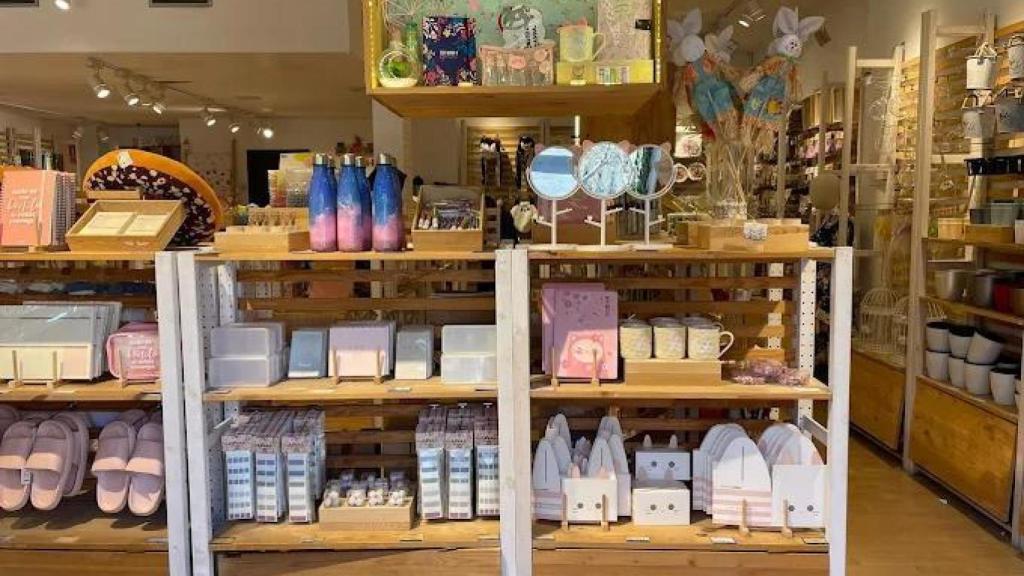 Interior de la tienda de regalos Zakka.