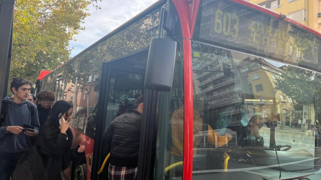 Primera parada del autobús 603 dirección Casetas en la Puerta del Carmen.