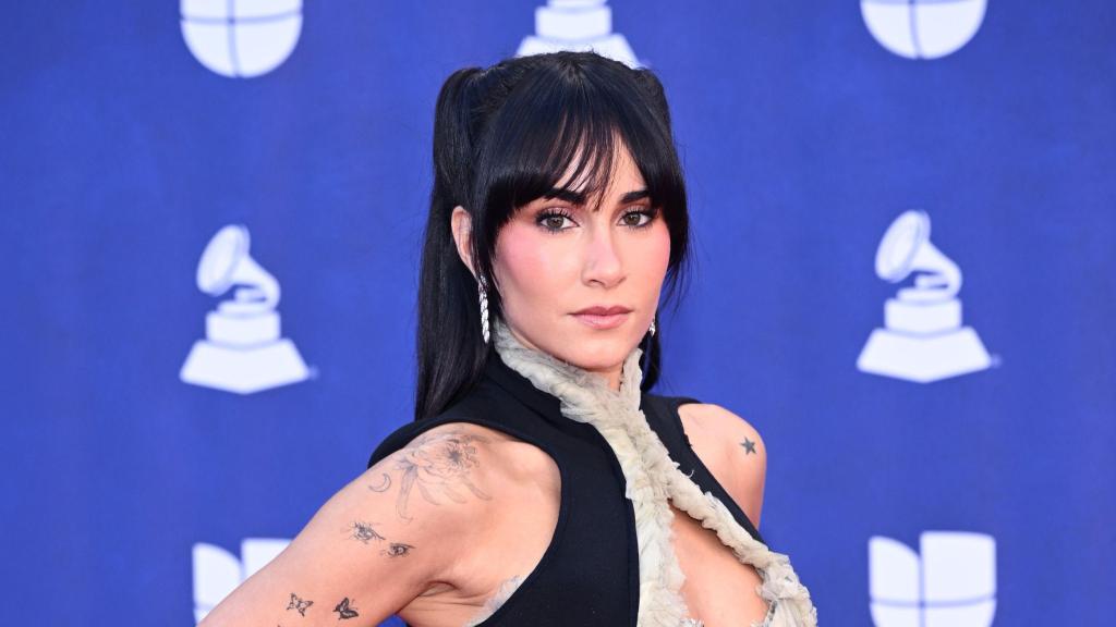 Aitana en la alfombra roja de los Latin Grammy 2025.