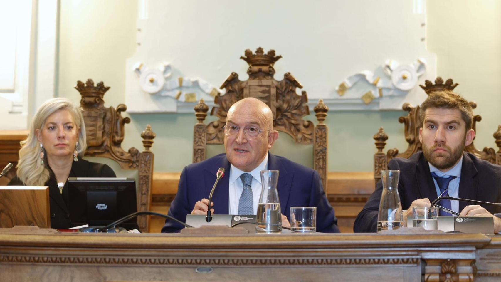 Irene Carvajal, Jesús Julio Carnero y Francisco Blanco en el pleno extraordinario de este viernes