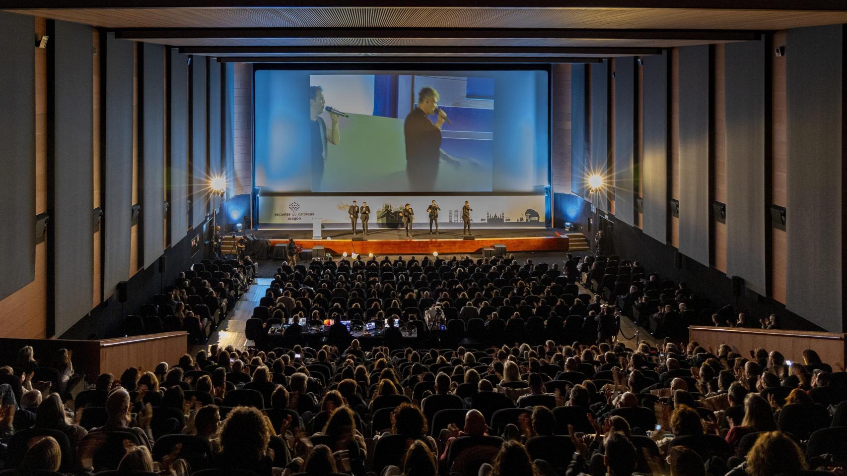 El salón de Actos del Hotel Reina Petronila.