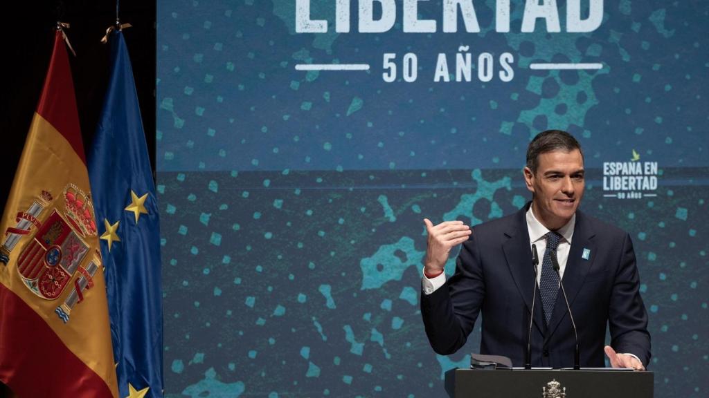 El presidente del Gobierno, Pedro Sánchez, interviene durante el acto 'España en Libertad', en el Auditorio del Museo Nacional Centro de Arte Reina Sofía, a 8 de enero de 2025.