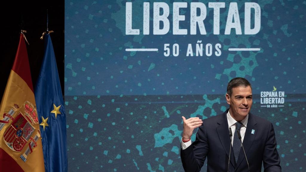El presidente del Gobierno, Pedro Sánchez, interviene durante el acto 'España en Libertad', en el Auditorio del Museo Nacional Centro de Arte Reina Sofía, a 8 de enero de 2025.