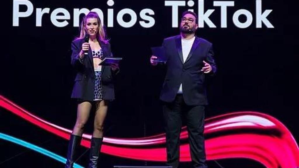 Eva Soriano y Benja Serra en los Premios TikTok 2023.