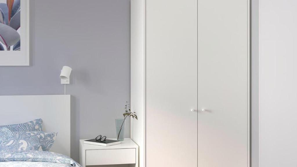 Este es el armario Ikea de 2 puertas barato y que está salvando a los dormitorios pequeños