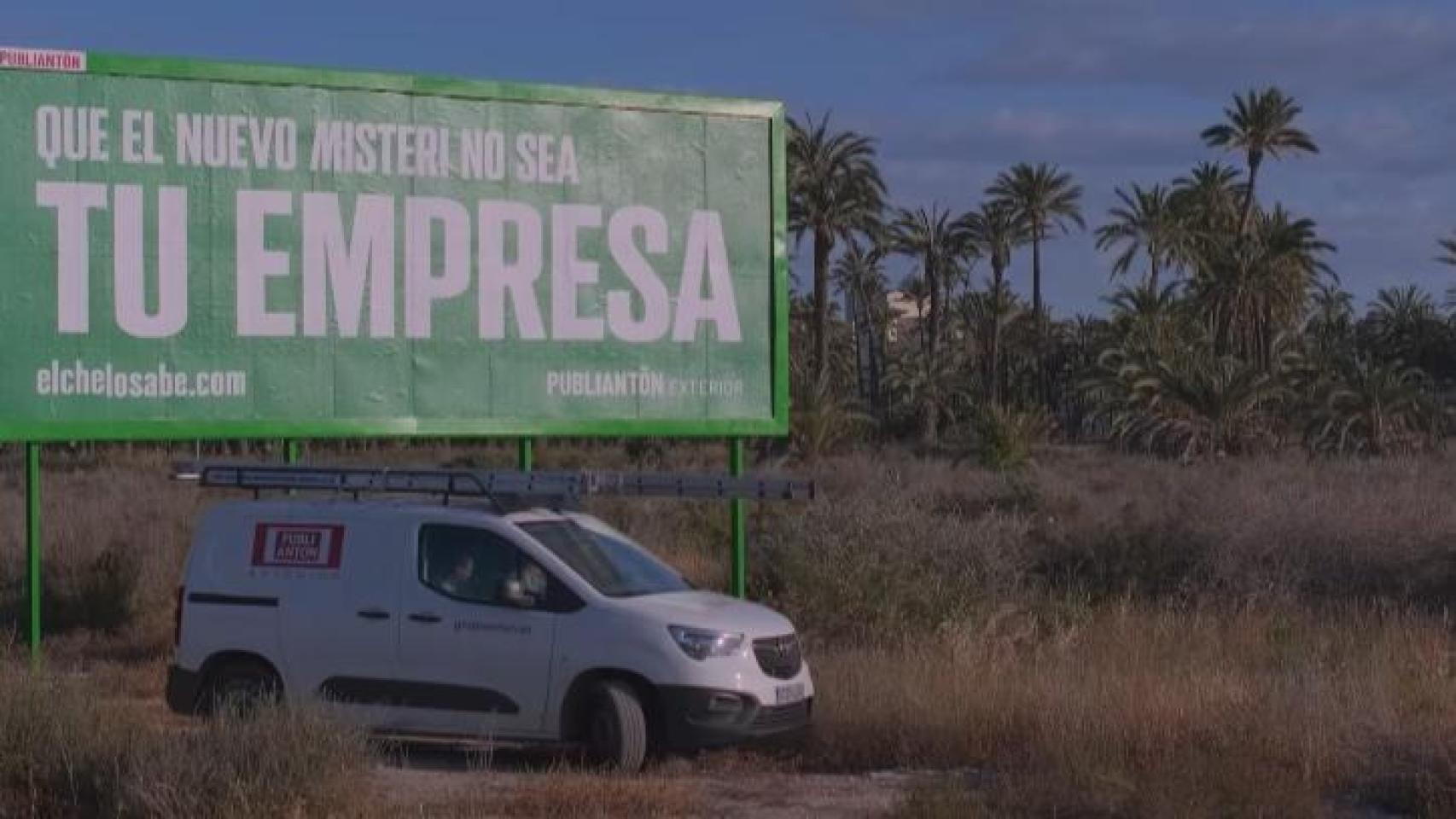 Un cartel del Grupo Antón en Elche.