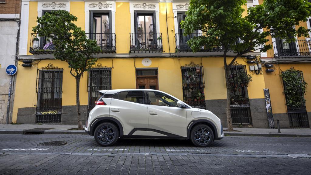 Silueta del BYD Dolphin Surf