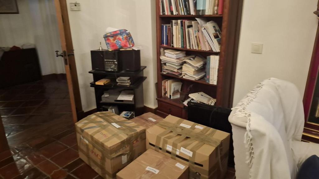 Imagen de enseres embalados en la casa donde residen Gallegos y sus padres facilitada por el propio concejal del PSOE de Talavera.