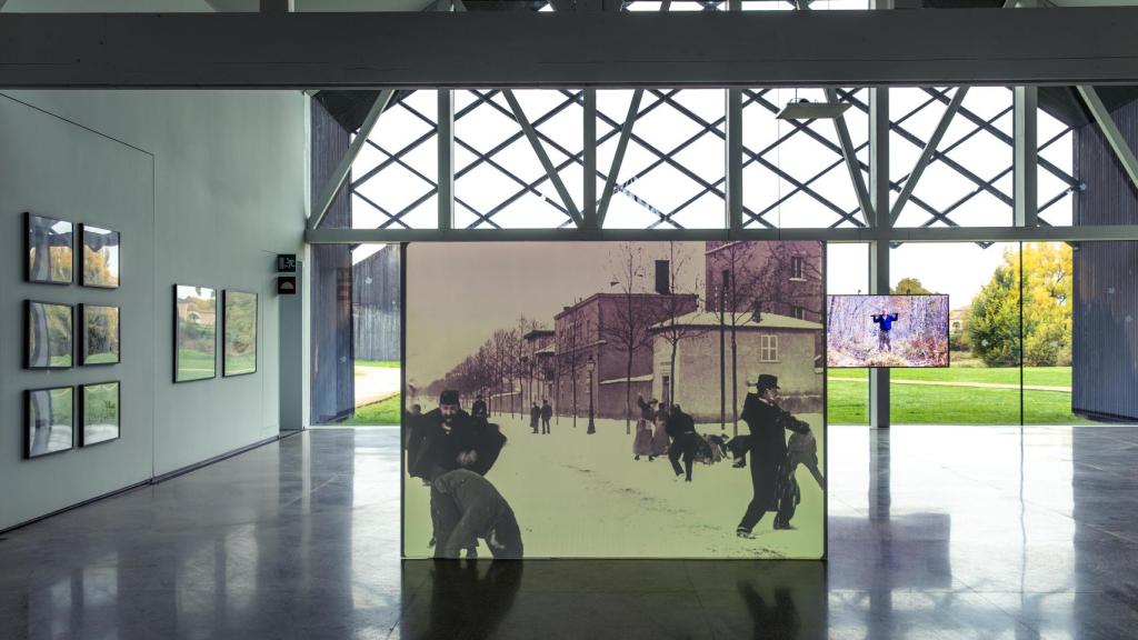 Clarence L. Andrews: 'Snowman', 1902 (University of Oregon), and Lumière brothers: 'Bataille de Boules de Neige'. 1896. Photo: FCAYC Archive