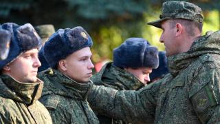 Los reclutas rusos llamados a filas parten hacia sus guarniciones en Bataysk.