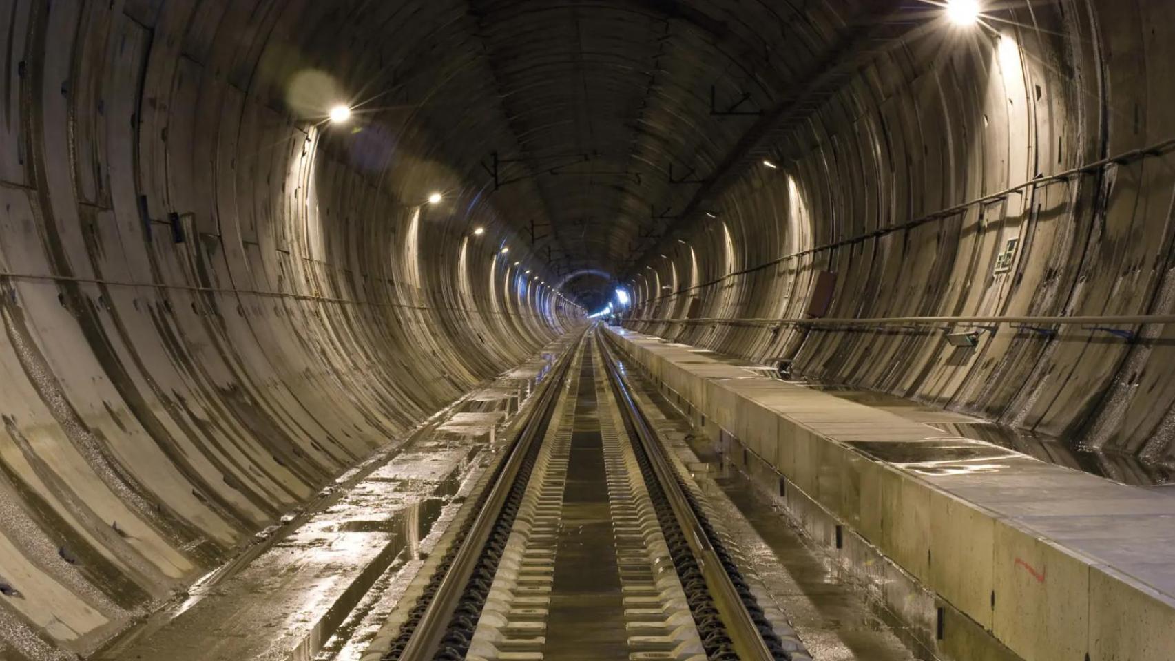 Obras en el túnel de Guadarrama.